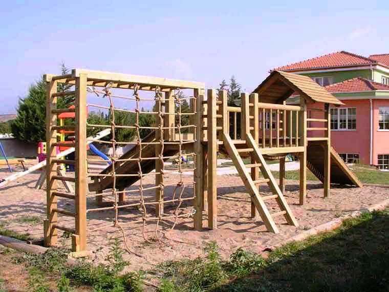 ahşap oyun parkı